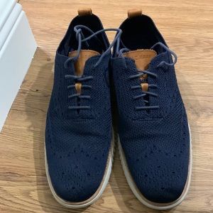 Cole Haan. 10. Navy. Gray Bottom.